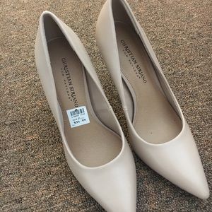 Nude pointy high heels